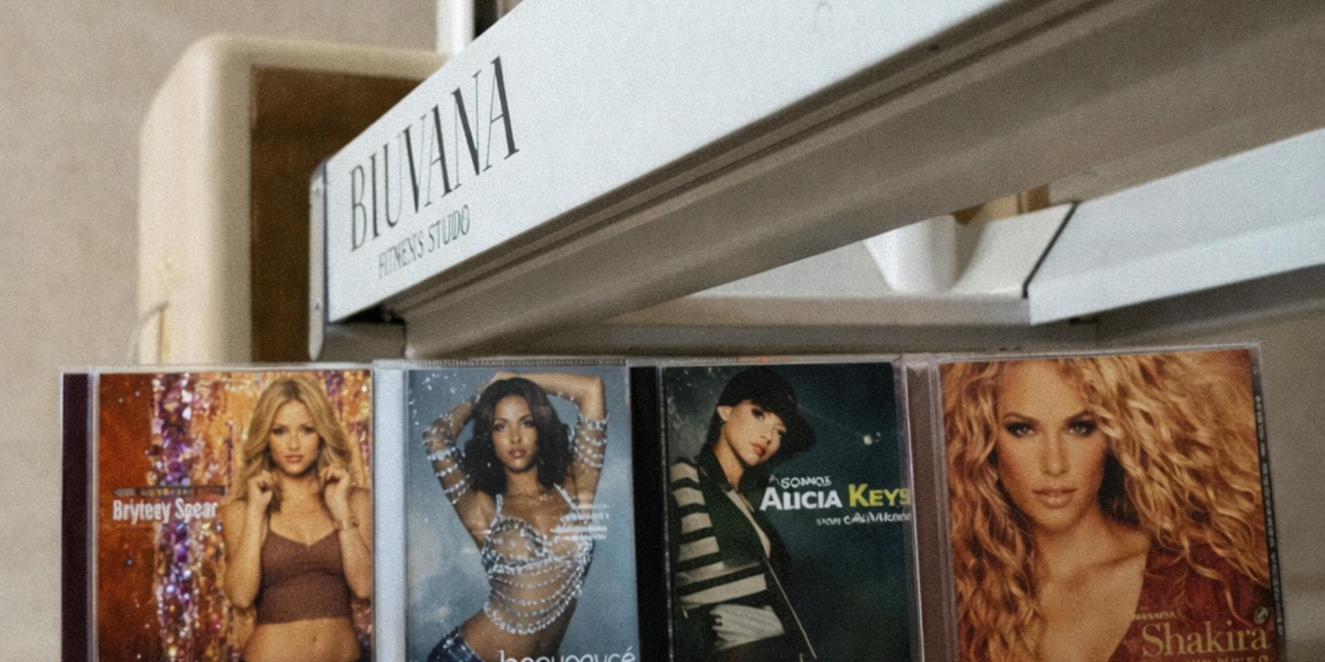 Get Throwback | 2000s Edition